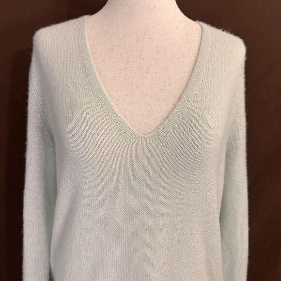 Theory Adrianna 100% Cashmere V-Neck Sweater Size SMALL LIGHT MINT - Picture 4 of 10